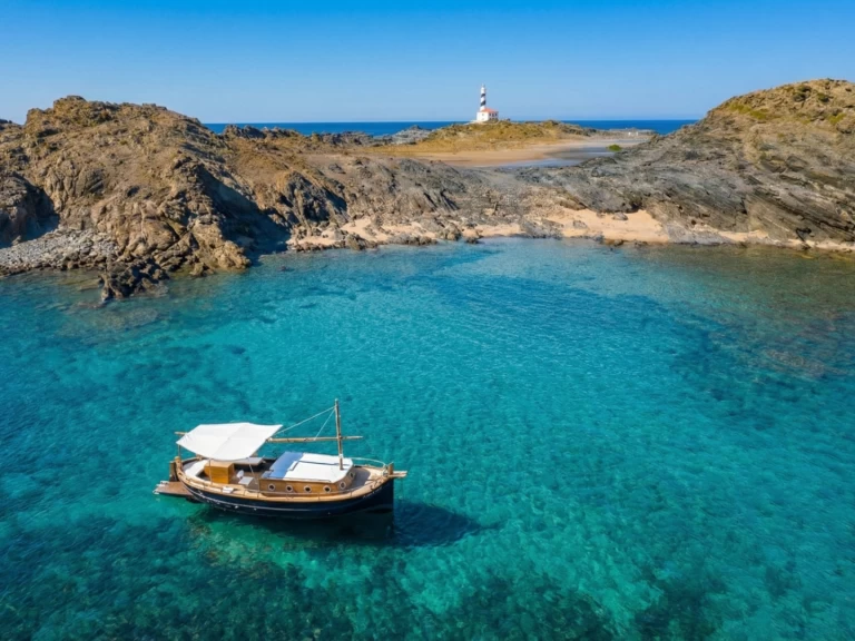 Bateau à moteur à louer à Port Mahon au meilleur prix