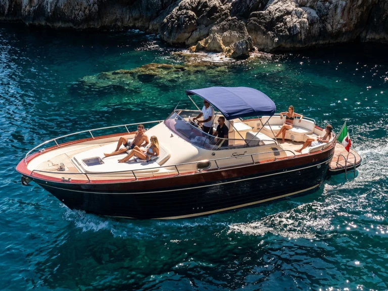 Bateau à moteur à louer à Amalfi au meilleur prix