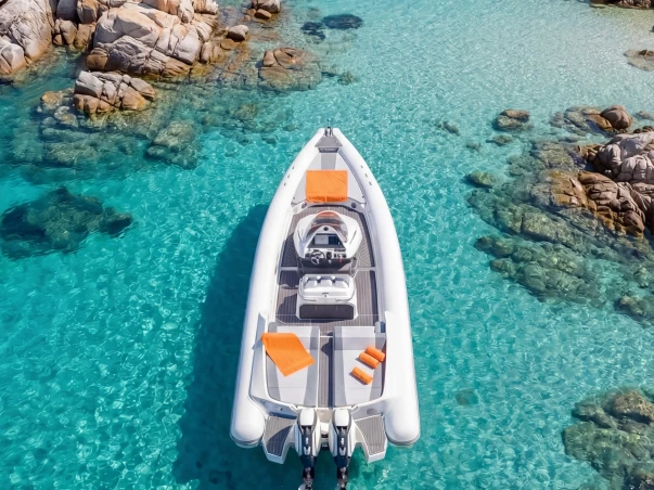 Louer Bateau à moteur avec ou sans skipper Panamera à Marina di Portisco