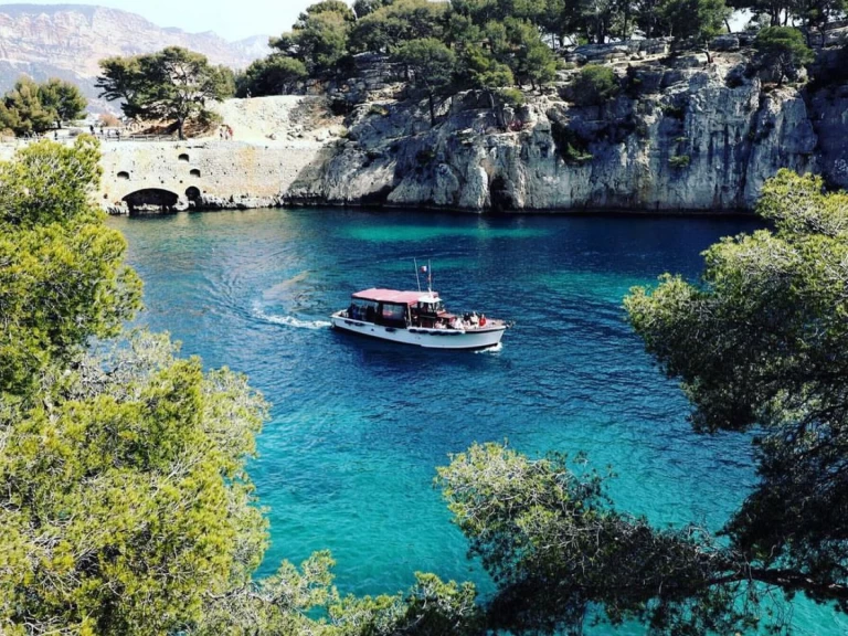 Pantasso Bateau en bois  a louer à Cassis