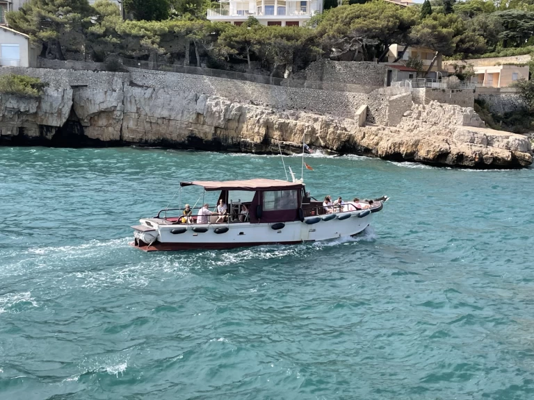 Location bateau Cassis pas cher Bateau en bois 
