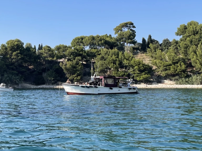 Location Bateau à moteur à Cassis - Pantasso Bateau en bois 