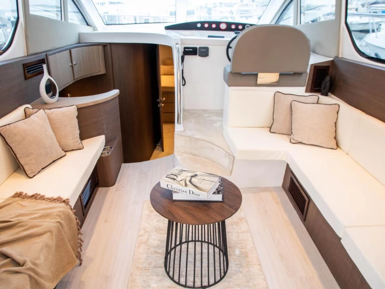 Location Bateau à moteur Hatteras avec permis