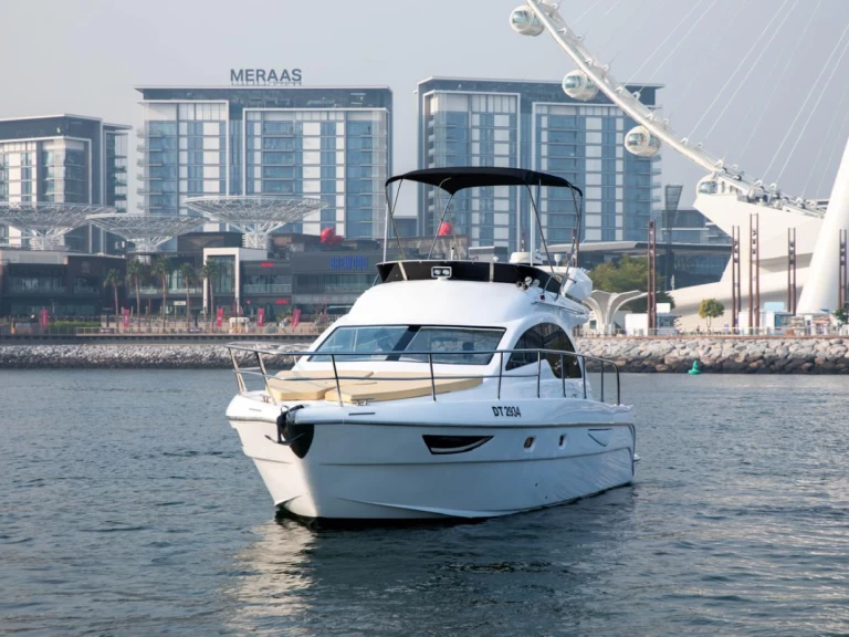 Location bateau Hatteras 1 à Dubai Marina sur Samboat