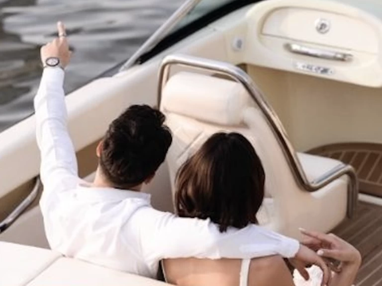 Louer Bateau à moteur avec ou sans skipper Chris Craft à Bang Kho laen