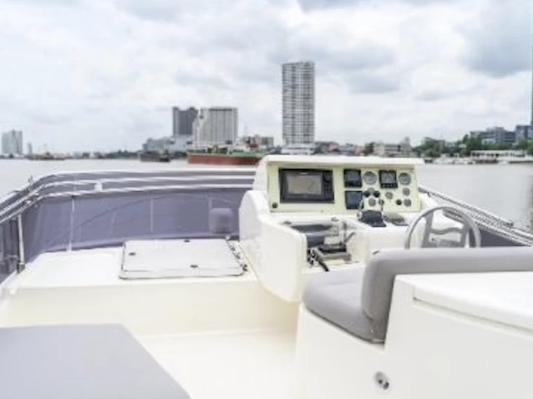 Louer Bateau à moteur avec ou sans skipper Ferretti à Bang Kho Laem