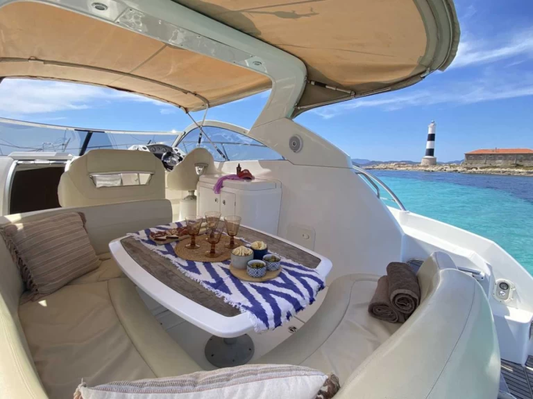 Bateau à moteur à louer à Port Olympique de Barcelone au meilleur prix