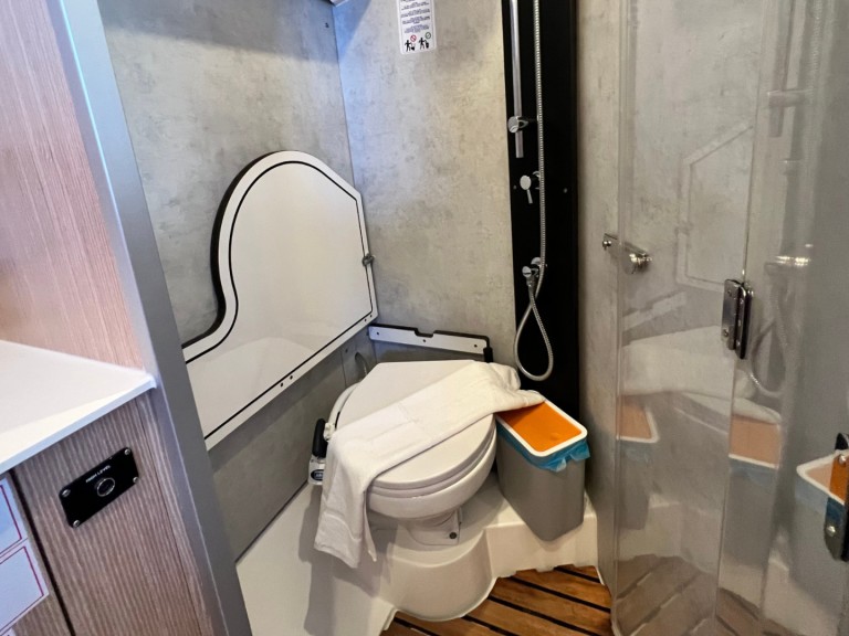 Louez un Bavaria Bavaria C42 à Cecina