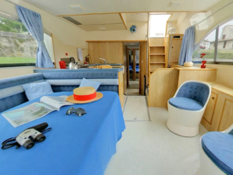 Location Bateau à moteur à Homps - Le Boat Salsa A
