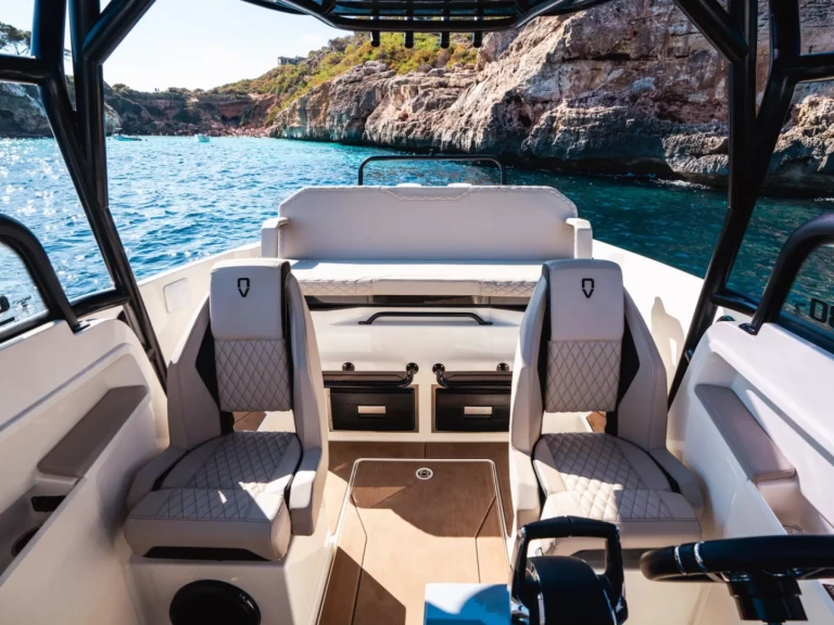 Louez un Navan S30 à Roses