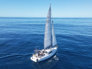 Charter a Bénéteau Oceanis 40 in Le Gosier on Samboat