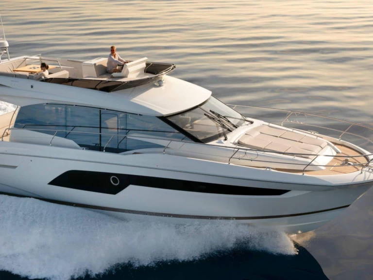 Location Bateau à moteur Prestige Yachts avec permis
