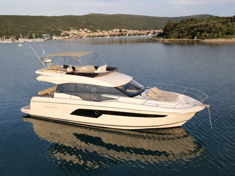 Bateau à moteur à louer à Beaulieu-sur-Mer au meilleur prix