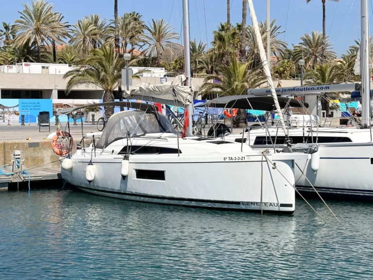 Location bateau Bénéteau Oceanis 30.1 à Barcelone sur Samboat