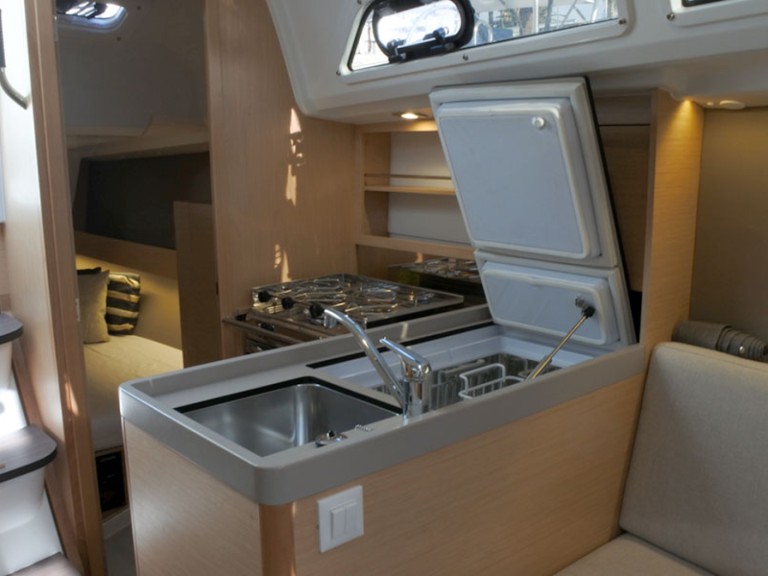 Location bateau Barcelone pas cher Oceanis 30.1