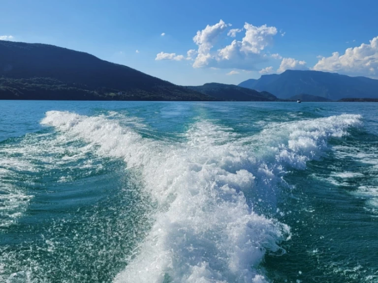 Location bateau Aix-les-Bains pas cher Horizon 210