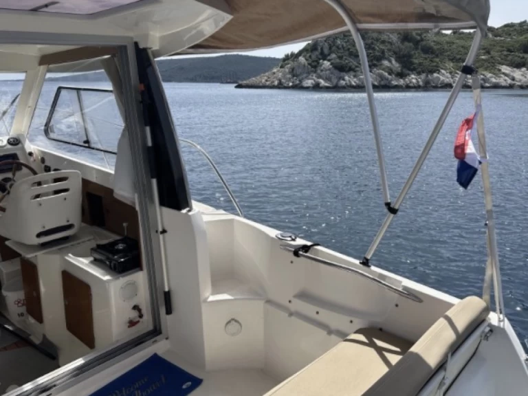 Louer Bateau à moteur avec ou sans skipper Jeanneau à Seget Vranjica