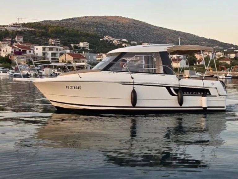 Location Bateau à moteur Jeanneau avec permis