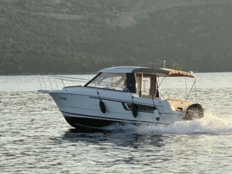 Bateau à moteur à louer à Seget Vranjica au meilleur prix