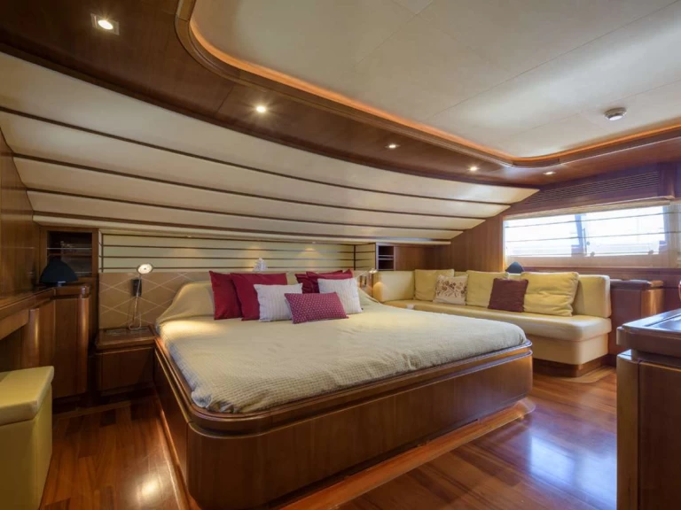 Location bateau Custom Line Anne Marie à Naples sur Samboat