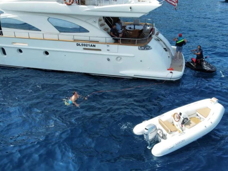 Louez un Azimut MINERVA à Naples