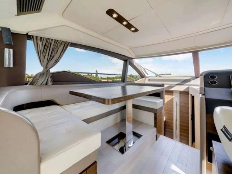 Location Yacht Azimut avec permis