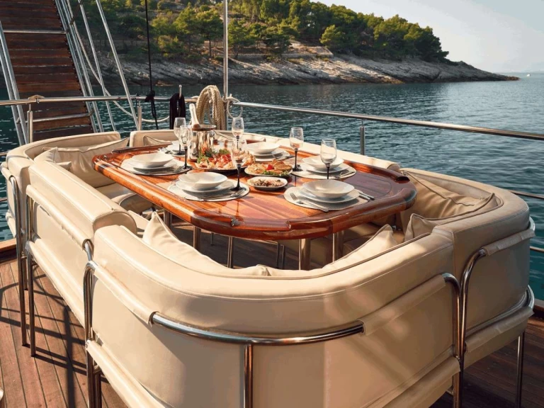 Louez un  Custom Built Aluminum Cutter TREBENNA à Croatie