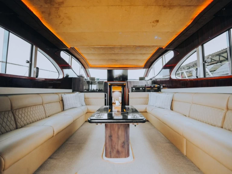 Louez un Accura 55 à Kota Denpasar