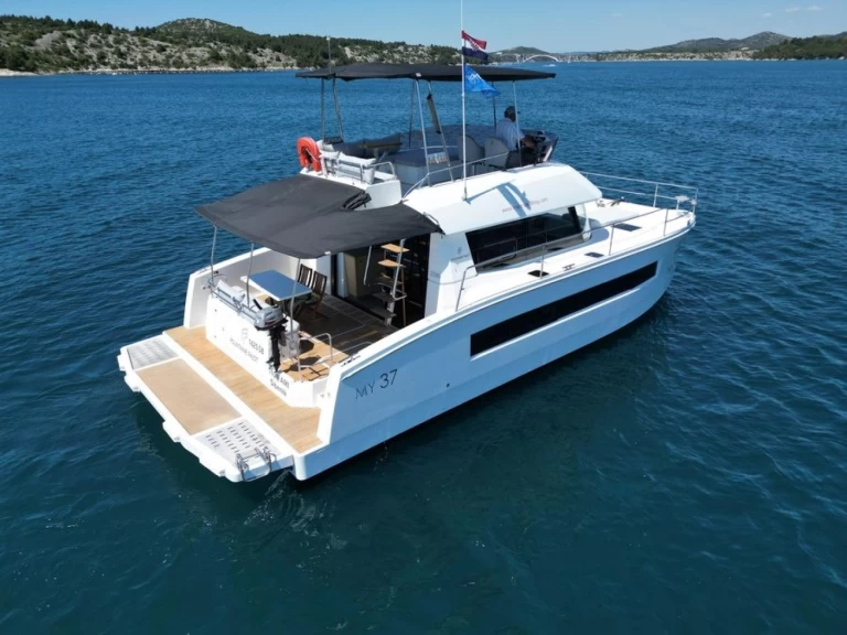 Louez un Fountaine Pajot Fountaine Pajot MY 37 à Saint-Raphaël