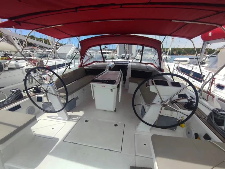 Location bateau Bénéteau Oceanis 46.1 à Pomer sur Samboat