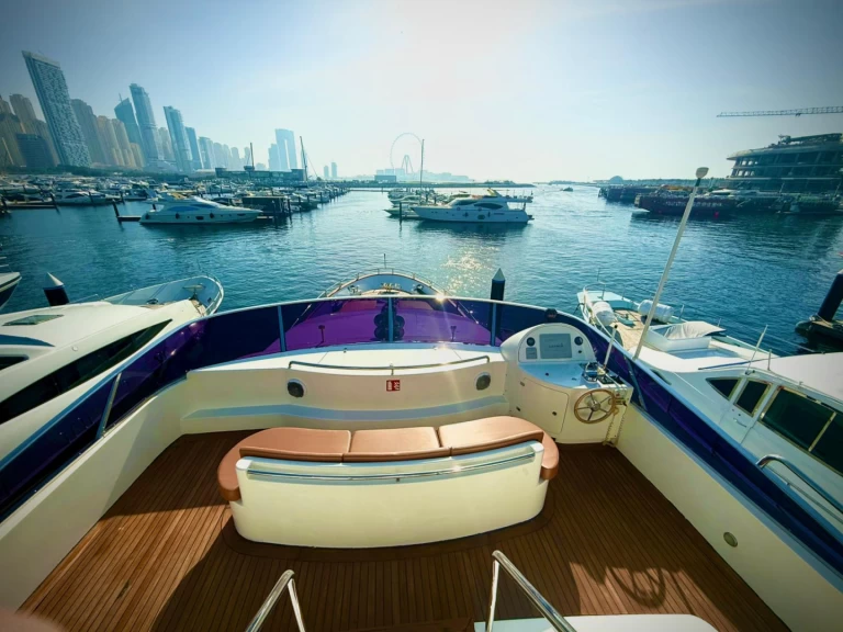 Louer Yacht avec ou sans skipper Benetti à Dubai Marina