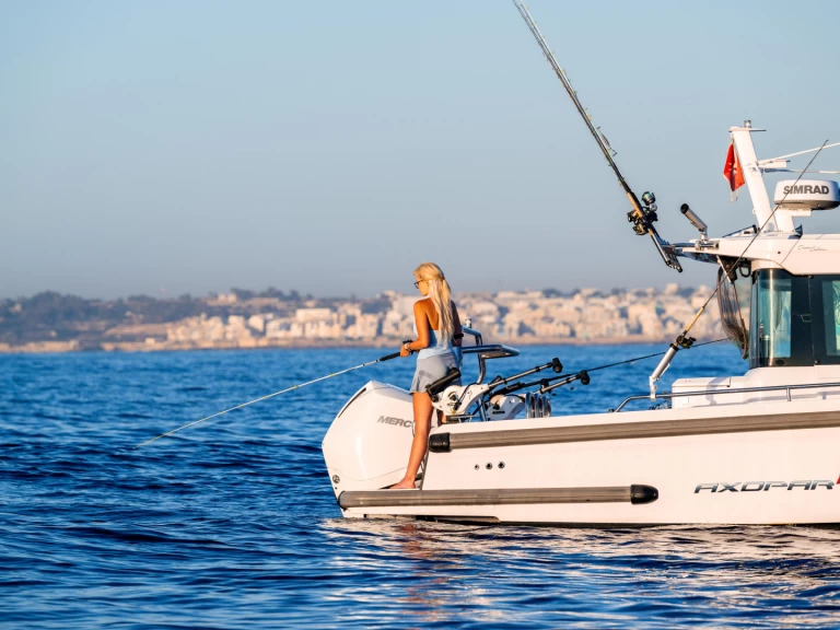 Location bateau Valletta pas cher Axopar 37 XC Cross Cabin