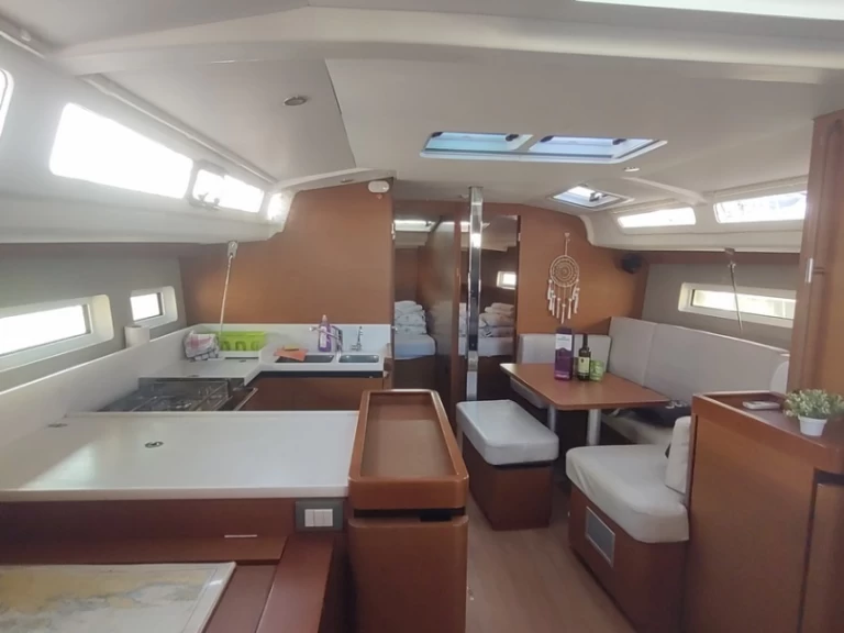 Louez un Jeanneau Sun Odyssey 440 à Split