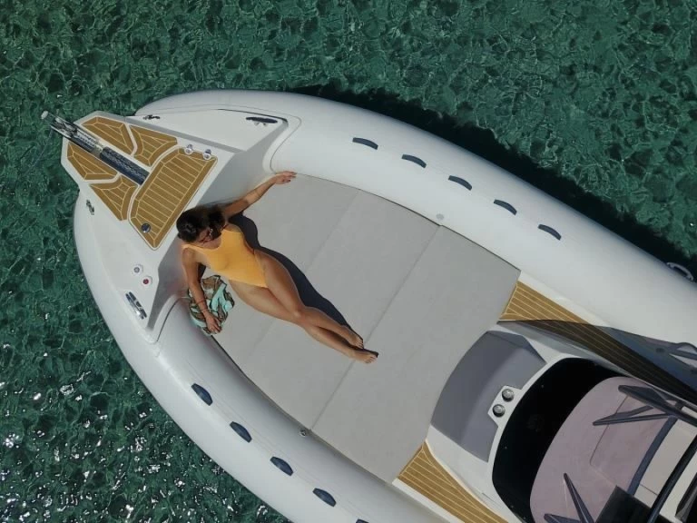 Semi-rigide à louer à Marine de Sant'Ambrogio au meilleur prix