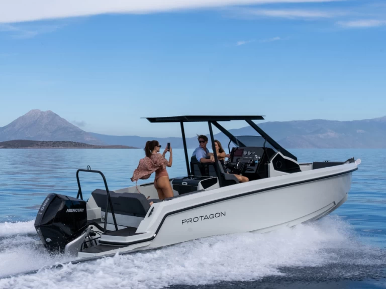 Louer Bateau à moteur avec ou sans skipper Protagon à Gáïos