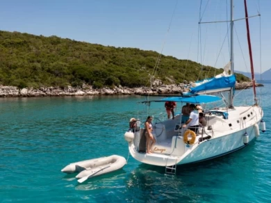 Bénéteau Cyclades 43.4 in Le Pirée on SamBoat