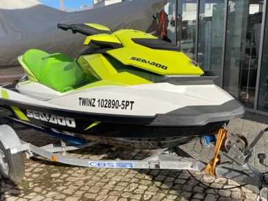 Louer Jet ski avec ou sans skipper Sea-Doo à Lagos