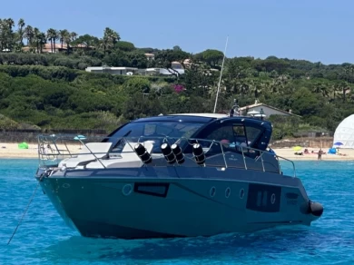 Cranchi Cranchi M44 HT charter bareboat or captained in  Beaulieu-sur-Mer