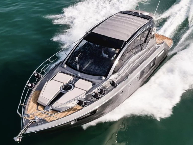 Location bateau Beaulieu-sur-Mer pas cher Cranchi M44 HT