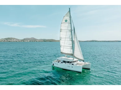 Catamaran to hire Salamína at the best price