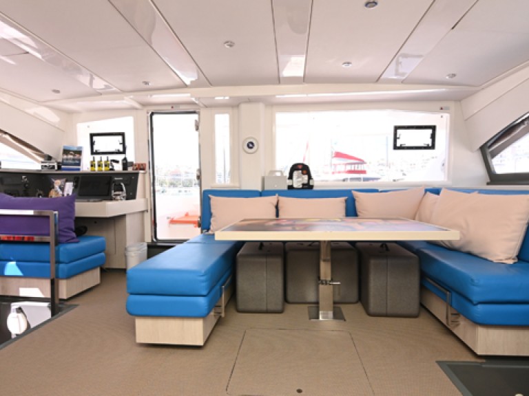 Catamaran à louer à Néa Péramos au meilleur prix