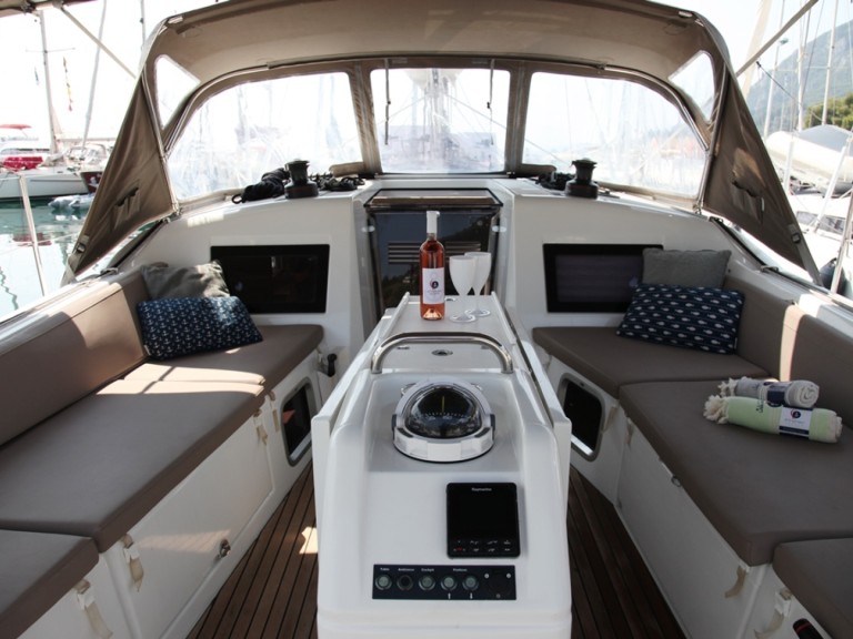 Louez un Jeanneau Sun Odyssey 410 à Benítses