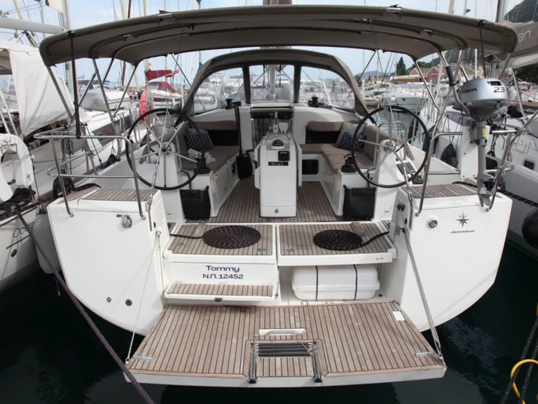 Location à Benítses - Jeanneau Sun Odyssey 440 sur SamBoat