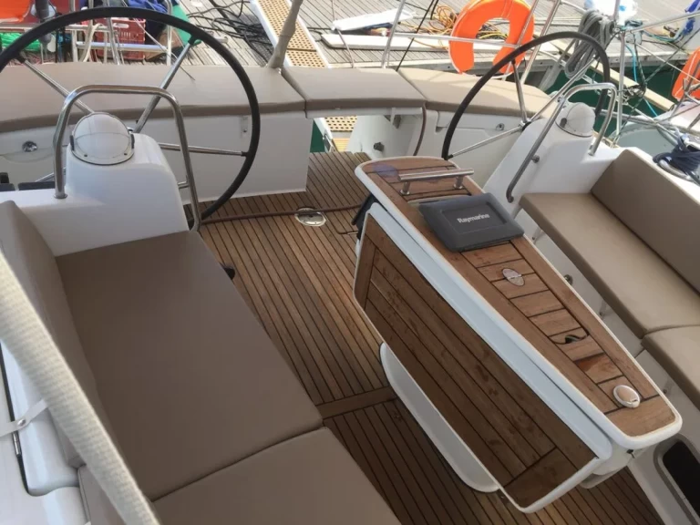 Location à Éleusis - Bénéteau Oceanis 50 Family sur SamBoat