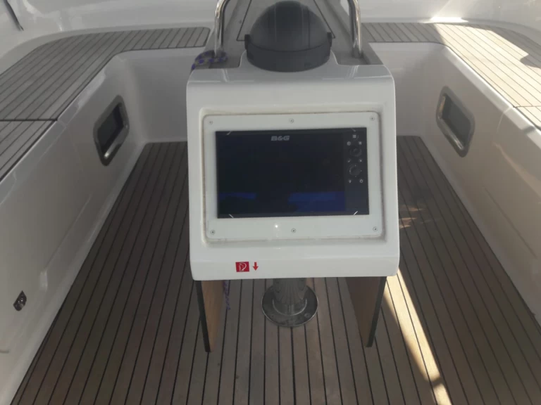 Louer Voilier avec ou sans skipper Bavaria à Salamína