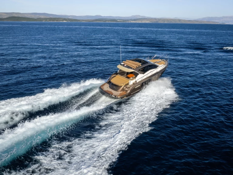 Location bateau Cranchi Cranchi M44 HT à Split sur Samboat