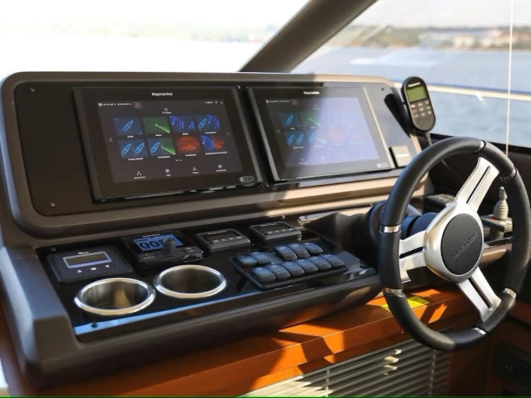 Jeanneau Prestige 520 Flybridge - 3 + 1 cab. a louer à Split