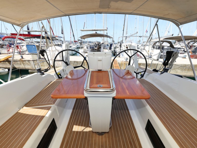 Location bateau Biograd na Moru pas cher Hanse 388