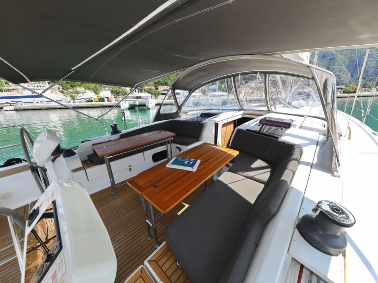 Louez un Hanse Hanse 508 à Komolac