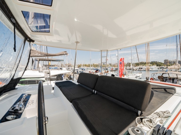 Louer Catamaran avec ou sans skipper Lagoon à Álimos